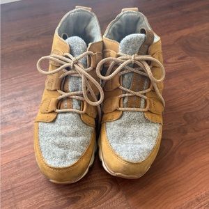 Sorel size 6.5 wedge boot. Super comfy and cute!